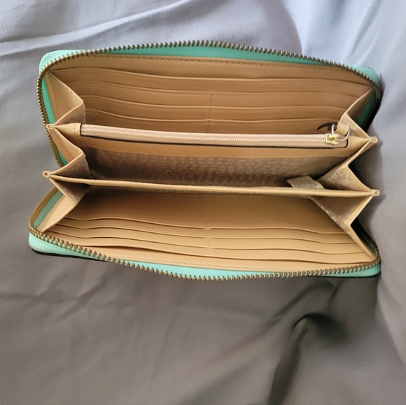 KATE SPADE NY Leather handbag w/matching wallet wallet is NWOT tan inside. - Picture 9 of 10